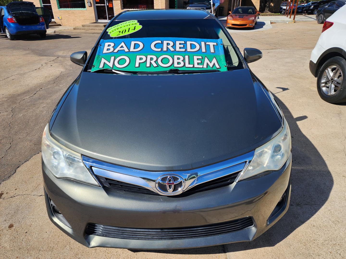 2014 GREEN Toyota Camry LE (4T4BF1FK0ER) with an 2.5L L4 DOHC 16V engine, 6-Speed Automatic transmission, located at 2660 S.Garland Avenue, Garland, TX, 75041, (469) 298-3118, 32.885551, -96.655602 - Welcome to DallasAutos4Less, one of the Premier BUY HERE PAY HERE Dealers in the North Dallas Area. We specialize in financing to people with NO CREDIT or BAD CREDIT. We need proof of income, proof of residence, and a ID. Come buy your new car from us today!! This is a SUPER CLEAN 2014 TOYOTA CAM - Photo#8